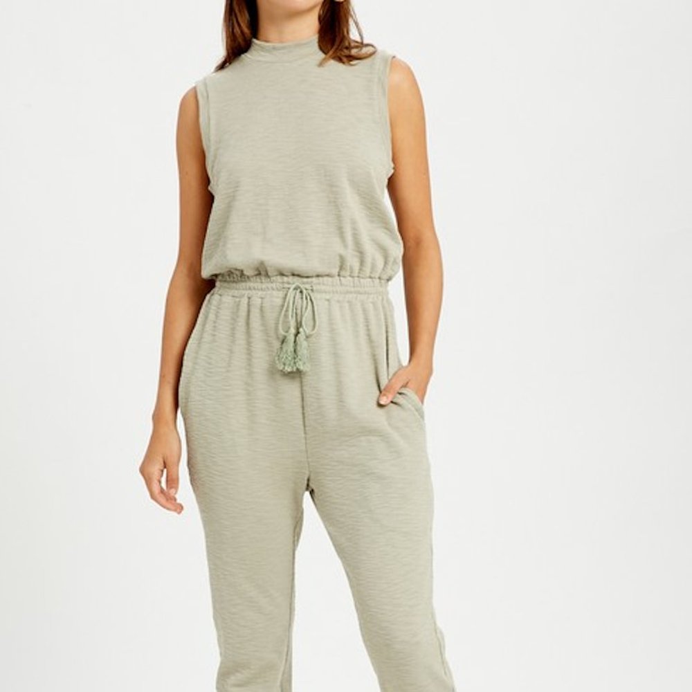 LISTICLE RIBBED HIGH NECK JUMPSUIT